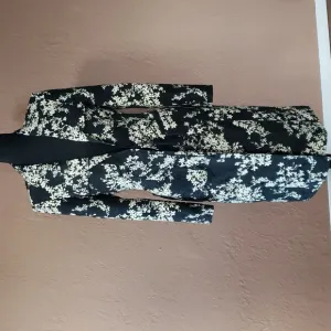 Anne Klein Midi Lightweight Coat Black &amp; Cream Floral Print Size 6