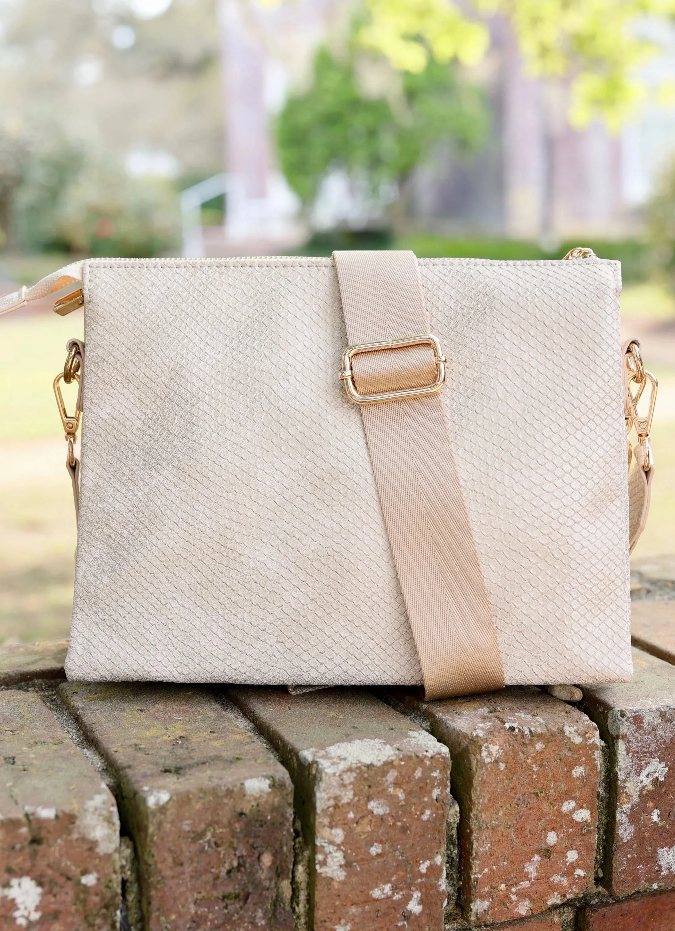 ARIANA CROSSBODY- SHIMMER CHAMPAGNE