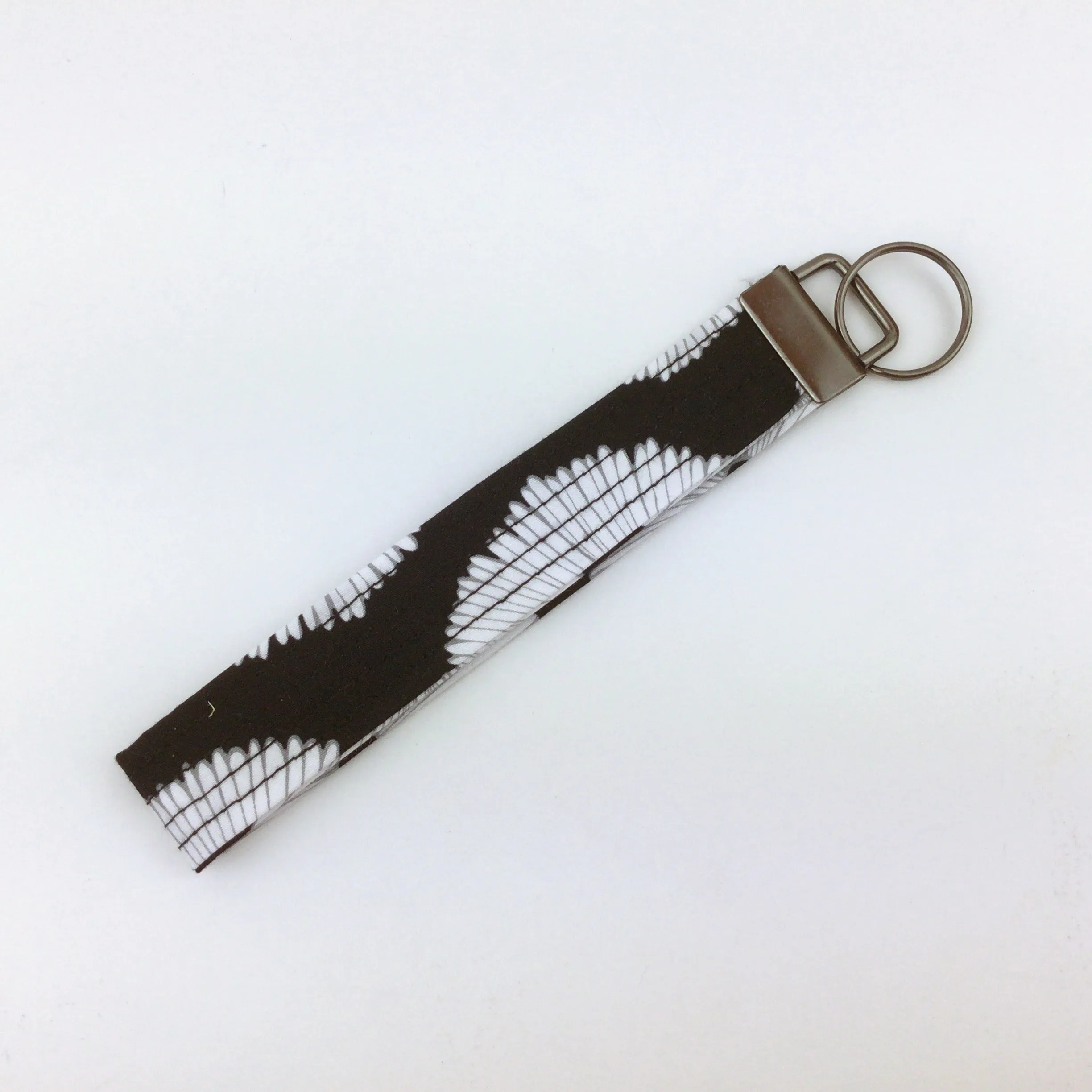 Black and White Daisy Key Fob.