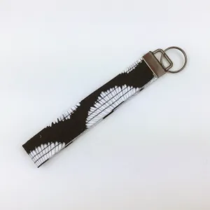 Black and White Daisy Key Fob.