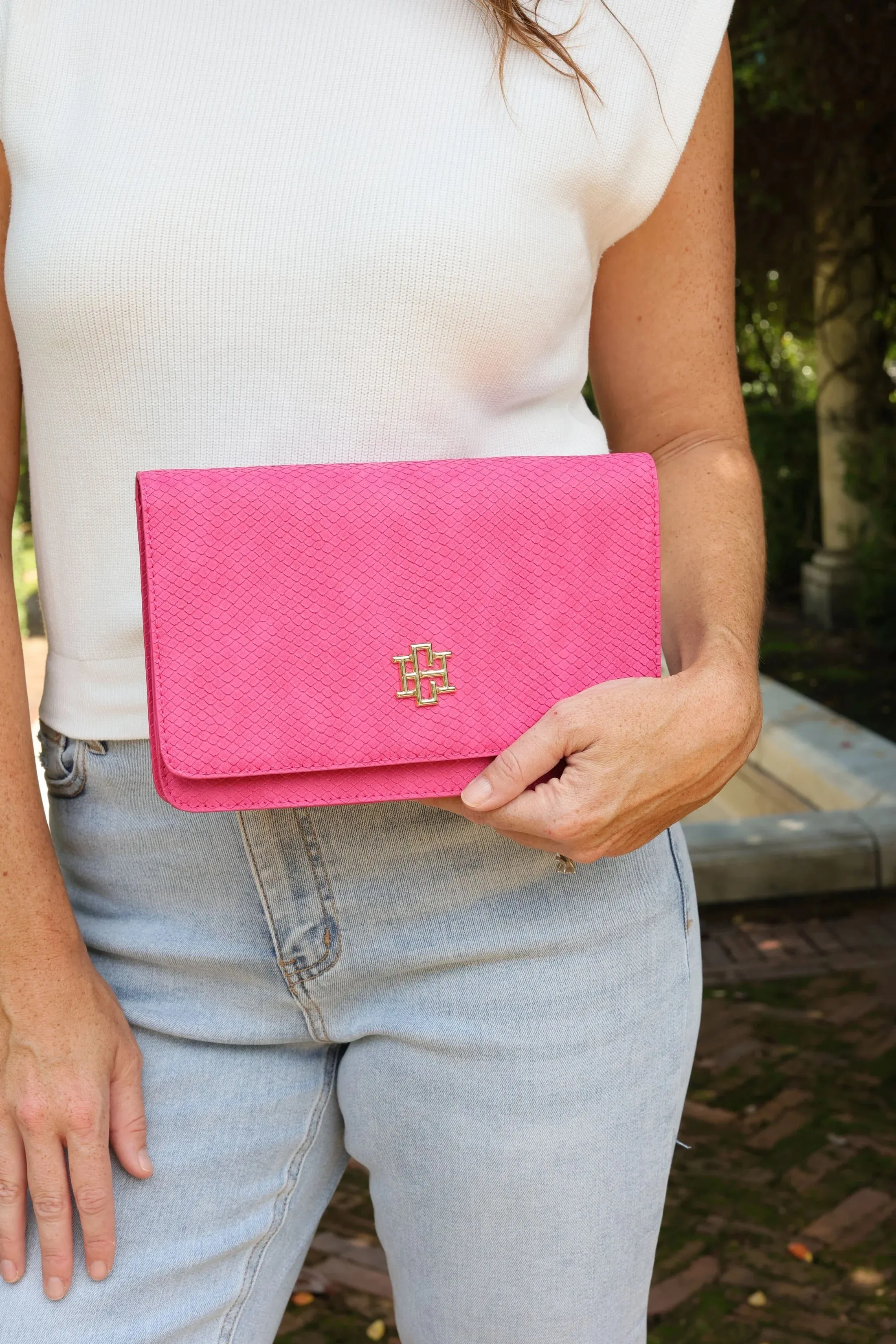 BRYN CLUTCH/CROSSBODY-FUSCHIA