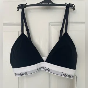 Calvin Klein triangle bralette (M)