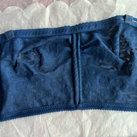 EUC Wonderbra 34A blue lace wireless convertible strapless halter crossback bra