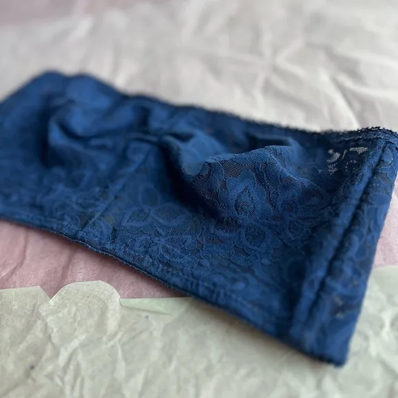 EUC Wonderbra 34A blue lace wireless convertible strapless halter crossback bra