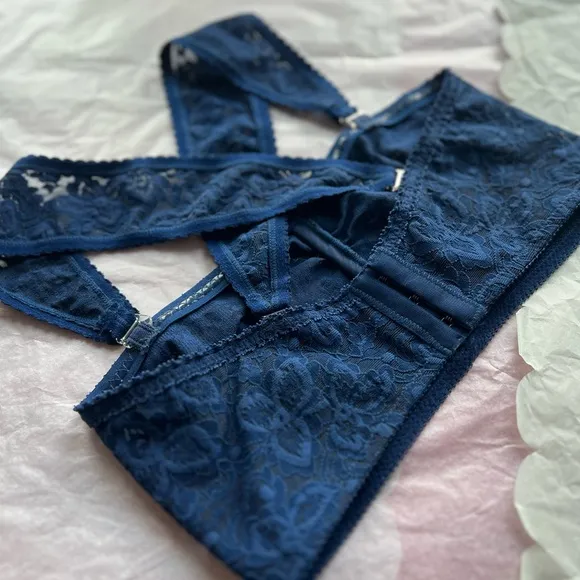 EUC Wonderbra 34A blue lace wireless convertible strapless halter crossback bra