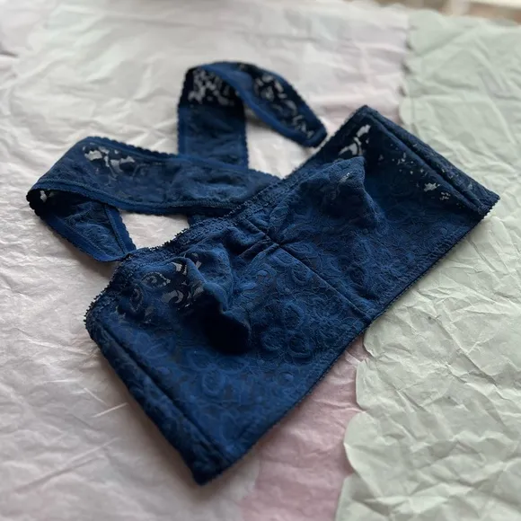 EUC Wonderbra 34A blue lace wireless convertible strapless halter crossback bra
