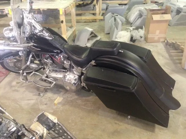 Harley Davidson 6" Heritage Softail Out & Down Extended Saddlebags, 6 x 9 Speaker Lids   LED Fender No Cutouts