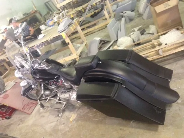 Harley Davidson 6" Heritage Softail Out & Down Extended Saddlebags, 6 x 9 Speaker Lids   LED Fender No Cutouts