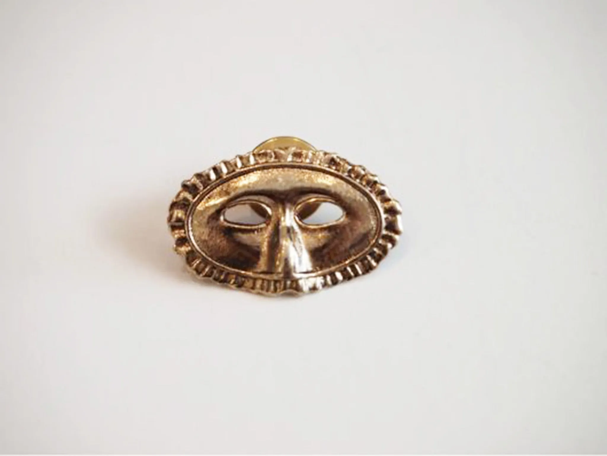Hidden Maskerade Vintage Brooch Pin