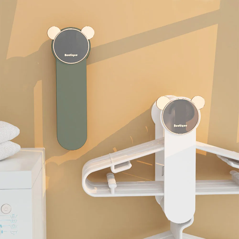 Hole-free hanger storage artifact