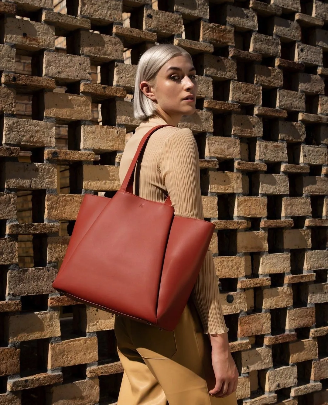 Midi Pyramid Terracotta Bag