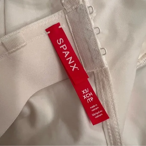 NWT SPANX Suit Your Fancy Plunge Low-Back Mid-Thigh Bodysuit linen XS