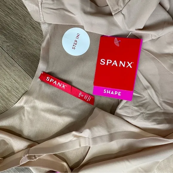NWT Spanxs Thinstincts 2.0 Tank Top Beige