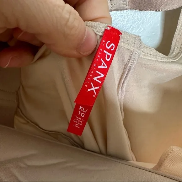 Spanx 10156 Suit Your Fancy Strapless Cupped Mid-Thigh Bodysuit Womens X-Large