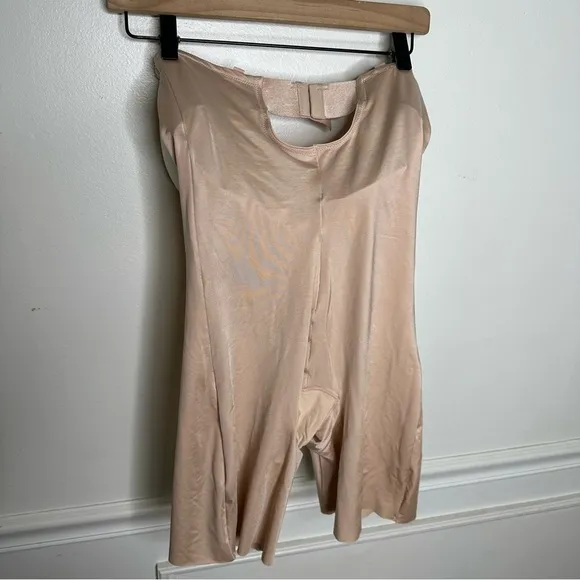 Spanx 10156 Suit Your Fancy Strapless Cupped Mid-Thigh Bodysuit Womens X-Large