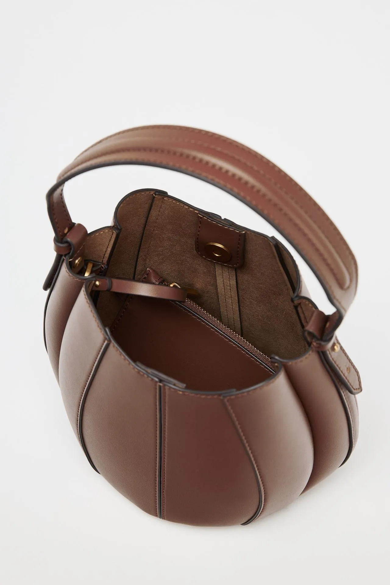 Topstitch bucket bag