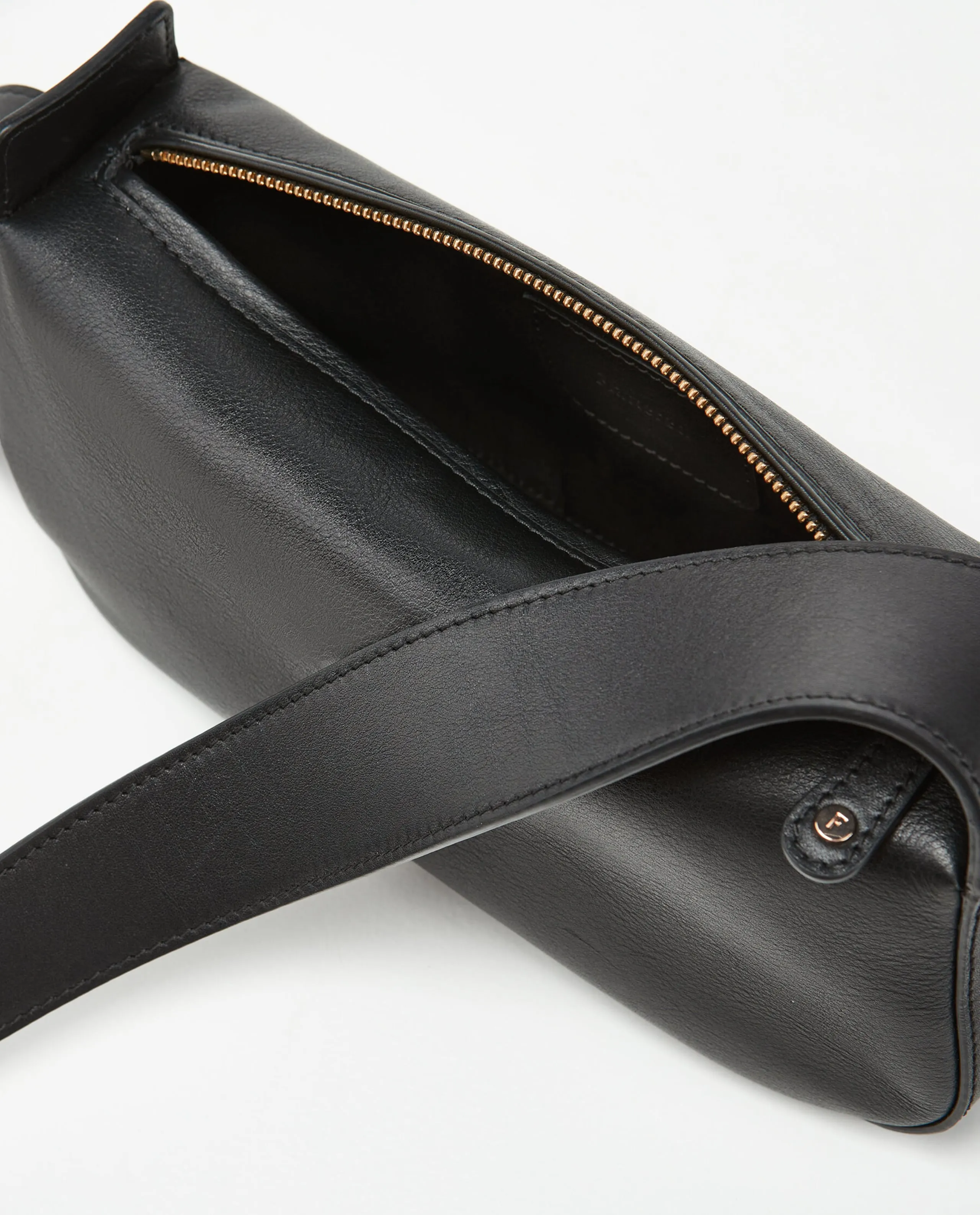 Tuna Black Leather Shoulder Bag
