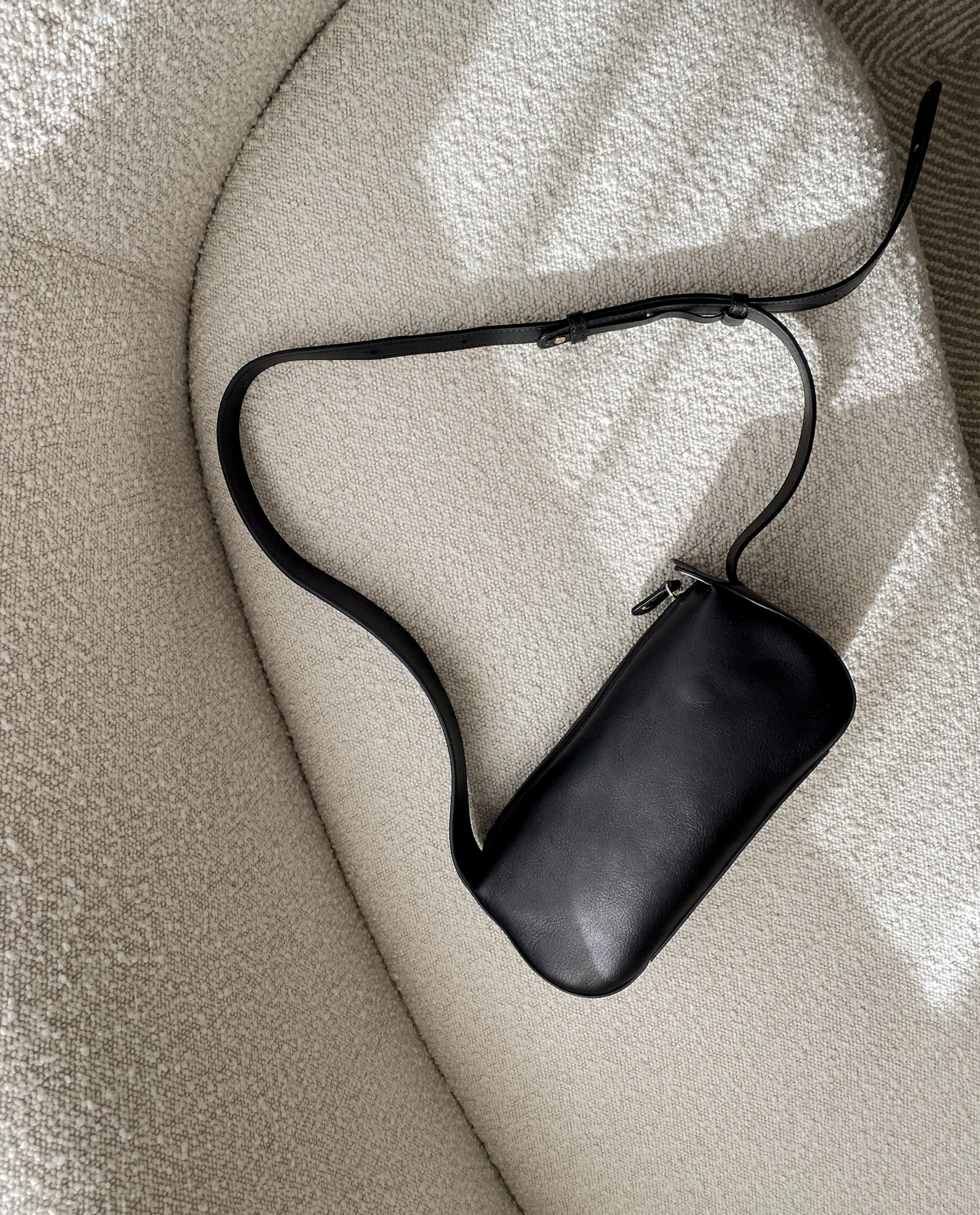 Tuna Black Leather Shoulder Bag